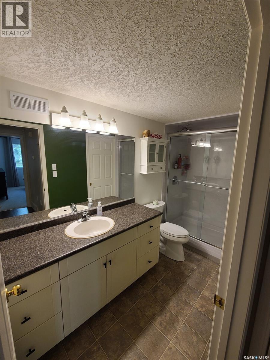 6 Eagle View Way, Elk Ridge, SK - Indoor Photo Showing Bathroom