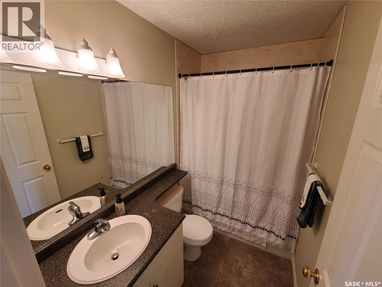 6 Eagle View Way, Elk Ridge, SK - Indoor Photo Showing Bathroom