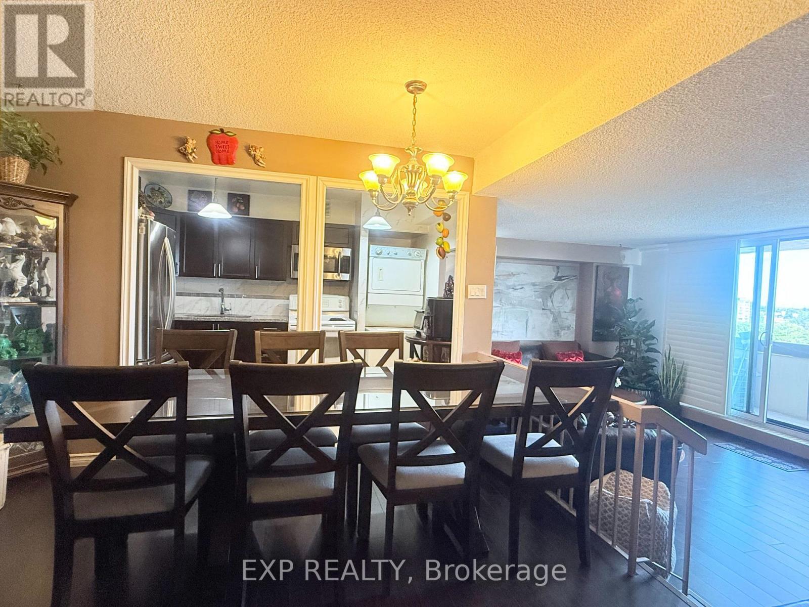 1009 - 5 San Romano Way, Toronto, ON - Indoor Photo Showing Dining Room