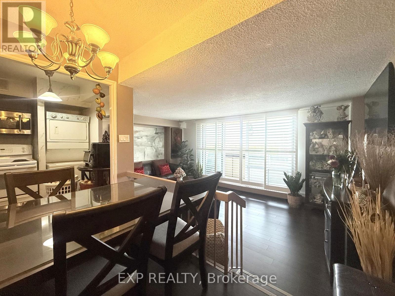 1009 - 5 San Romano Way, Toronto, ON - Indoor Photo Showing Dining Room