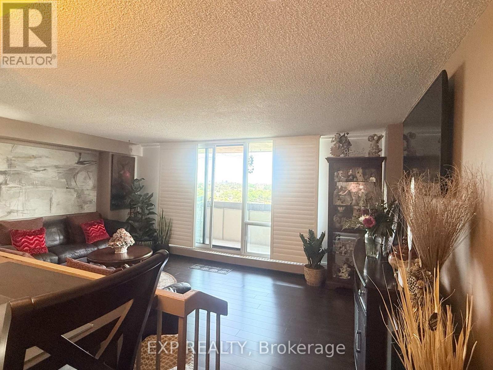 1009 - 5 San Romano Way, Toronto, ON - Indoor