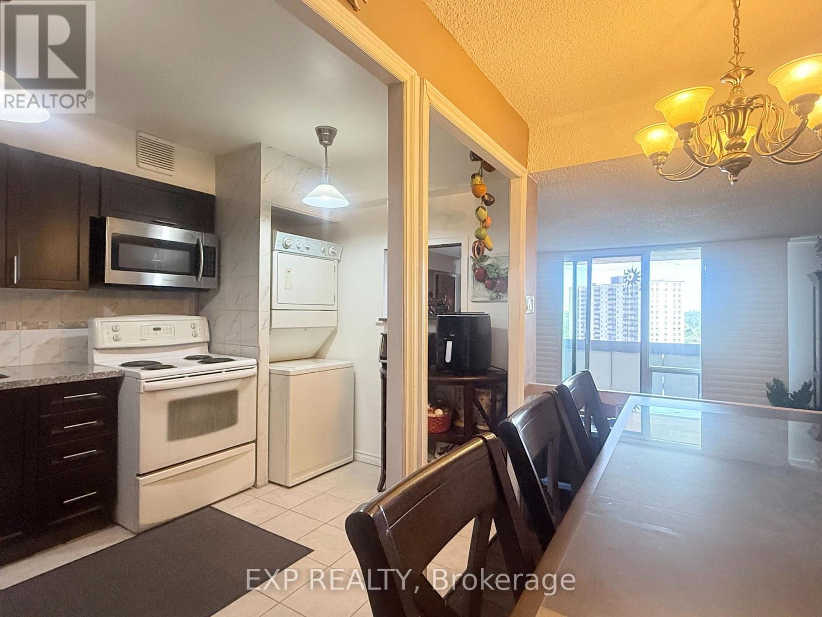 1009 - 5 San Romano Way, Toronto, ON - Indoor Photo Showing Kitchen