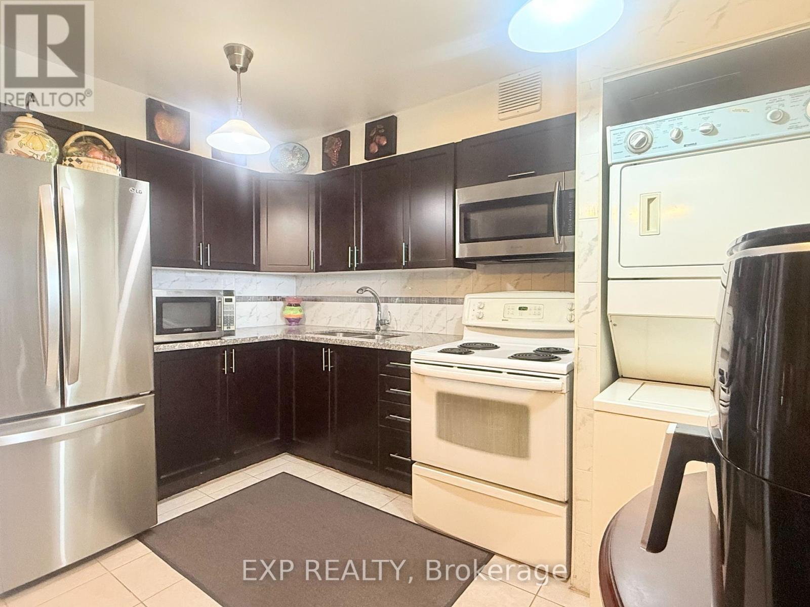 1009 - 5 San Romano Way, Toronto, ON - Indoor Photo Showing Kitchen