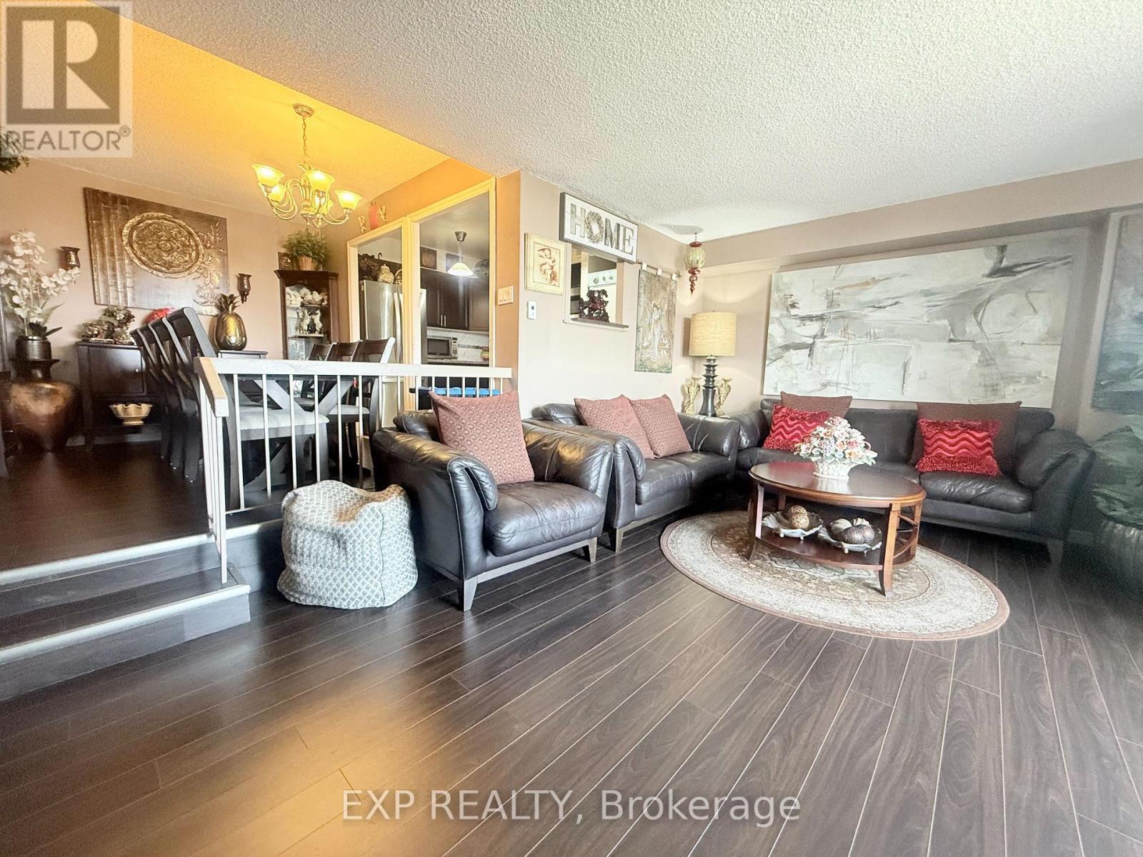 1009 - 5 San Romano Way, Toronto, ON - Indoor Photo Showing Living Room