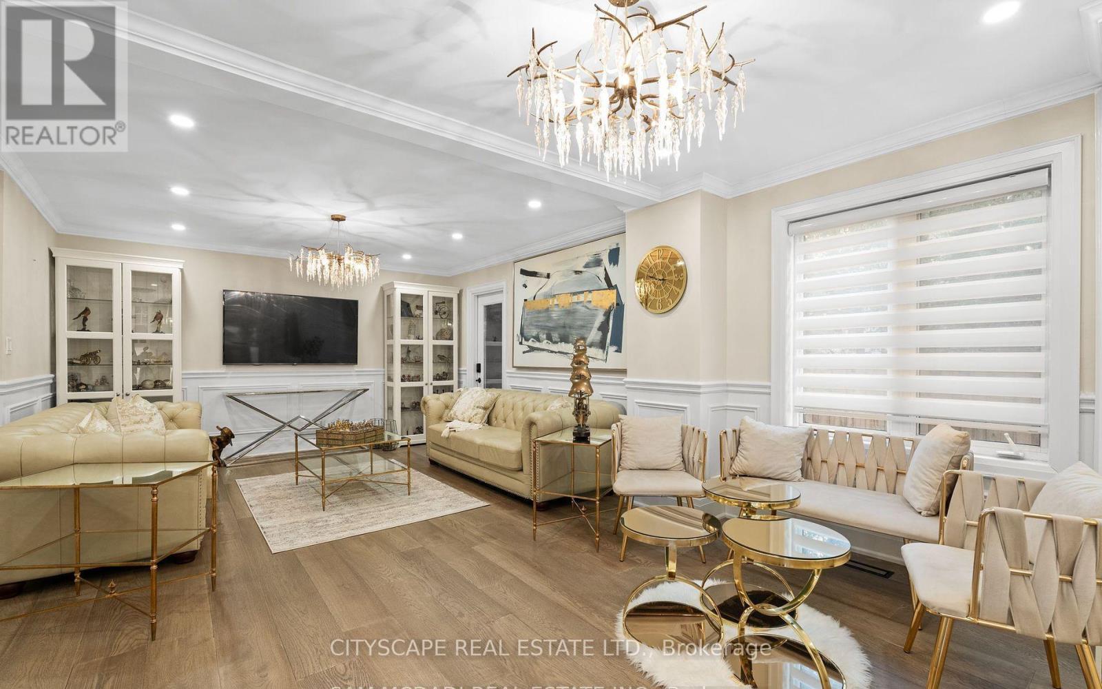 1270 Saginaw Crescent, Mississauga, ON - Indoor Photo Showing Living Room