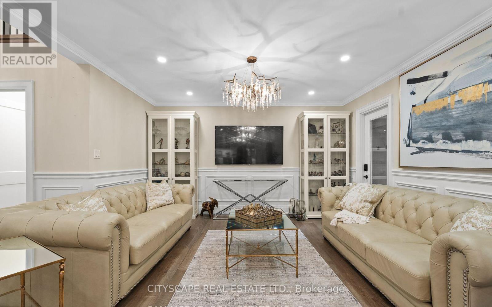 1270 Saginaw Crescent, Mississauga, ON - Indoor Photo Showing Living Room