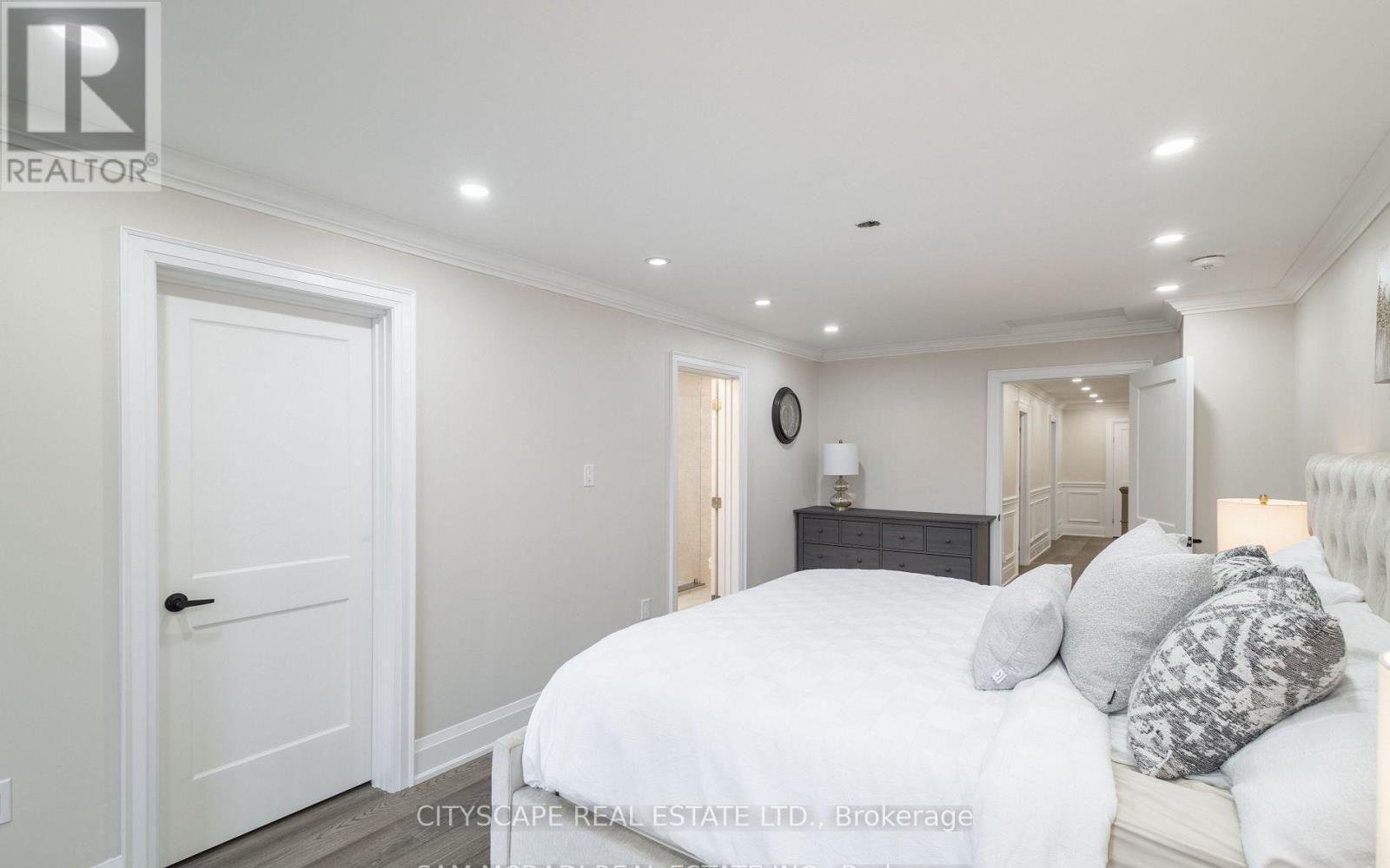 1270 Saginaw Crescent, Mississauga, ON - Indoor Photo Showing Bedroom