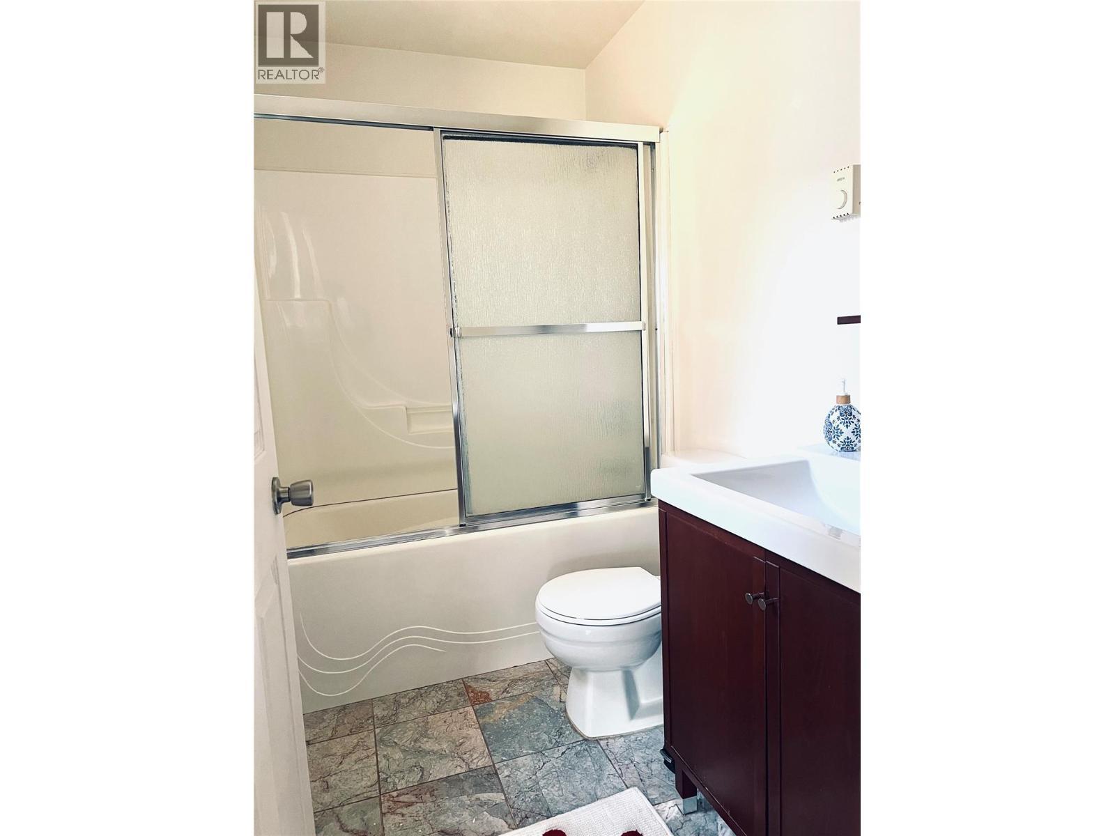 6219 Sundown Road, Kamloops, BC - Indoor Photo Showing Bathroom