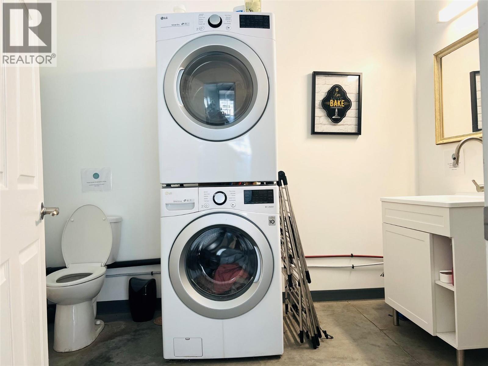 6219 Sundown Road, Kamloops, BC - Indoor Photo Showing Laundry Room