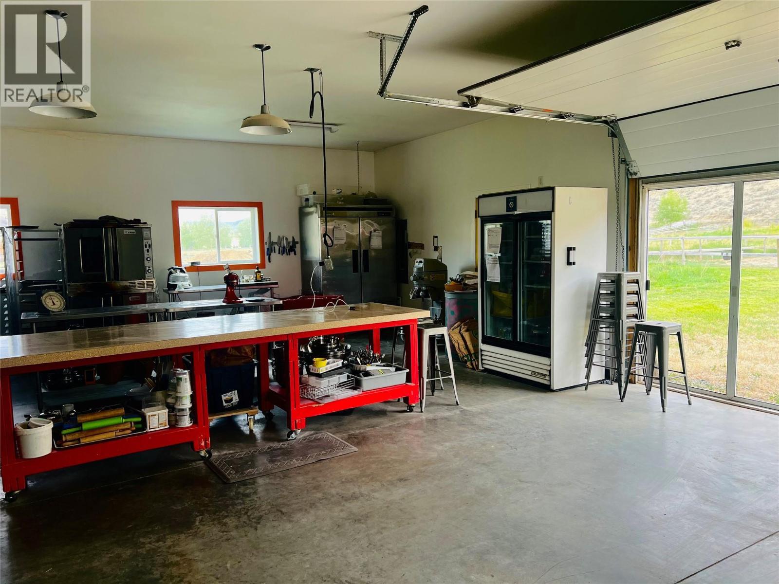 6219 Sundown Road, Kamloops, BC - Indoor