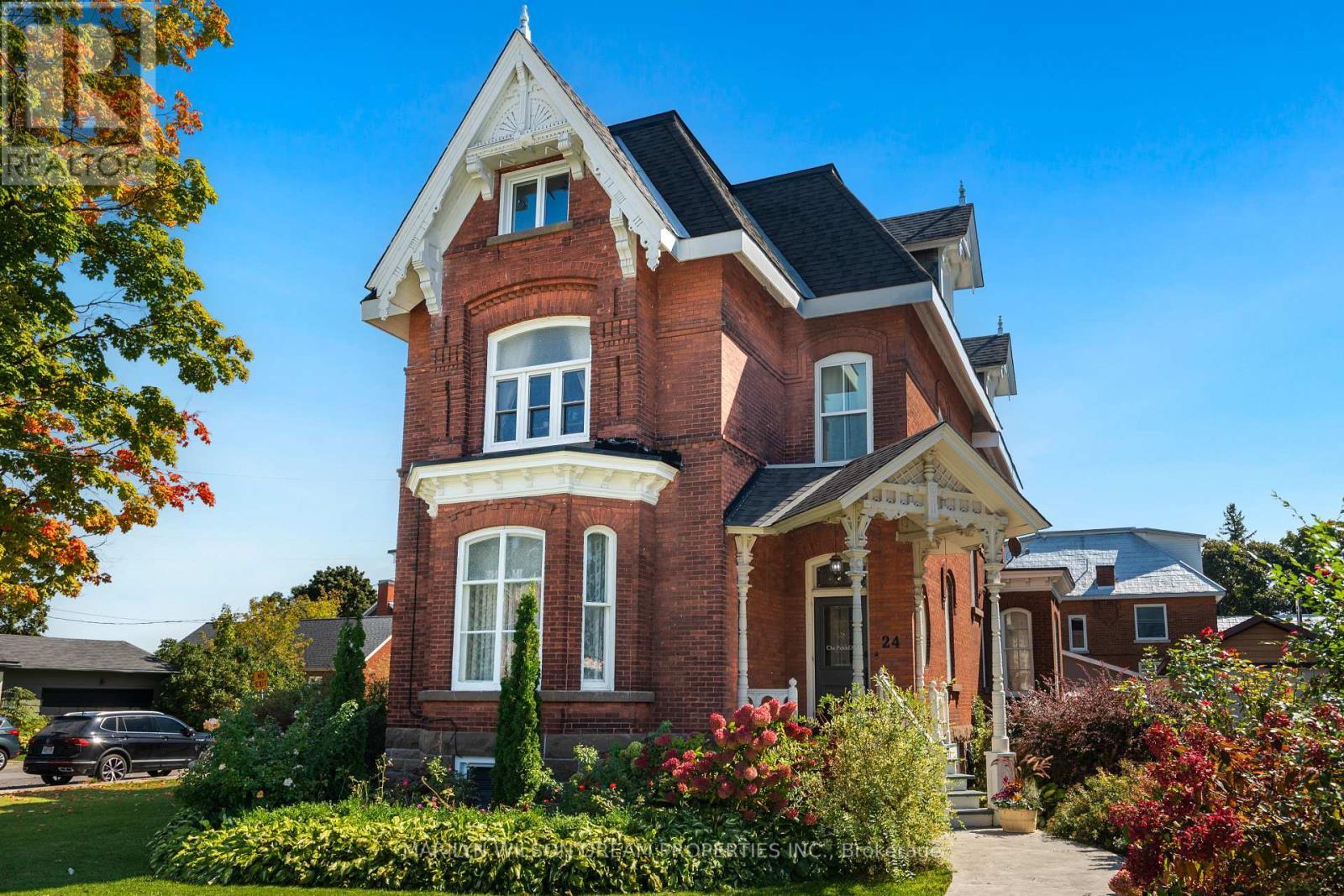 24 Lake Avenue W, Carleton Place, ON - Outdoor With Facade