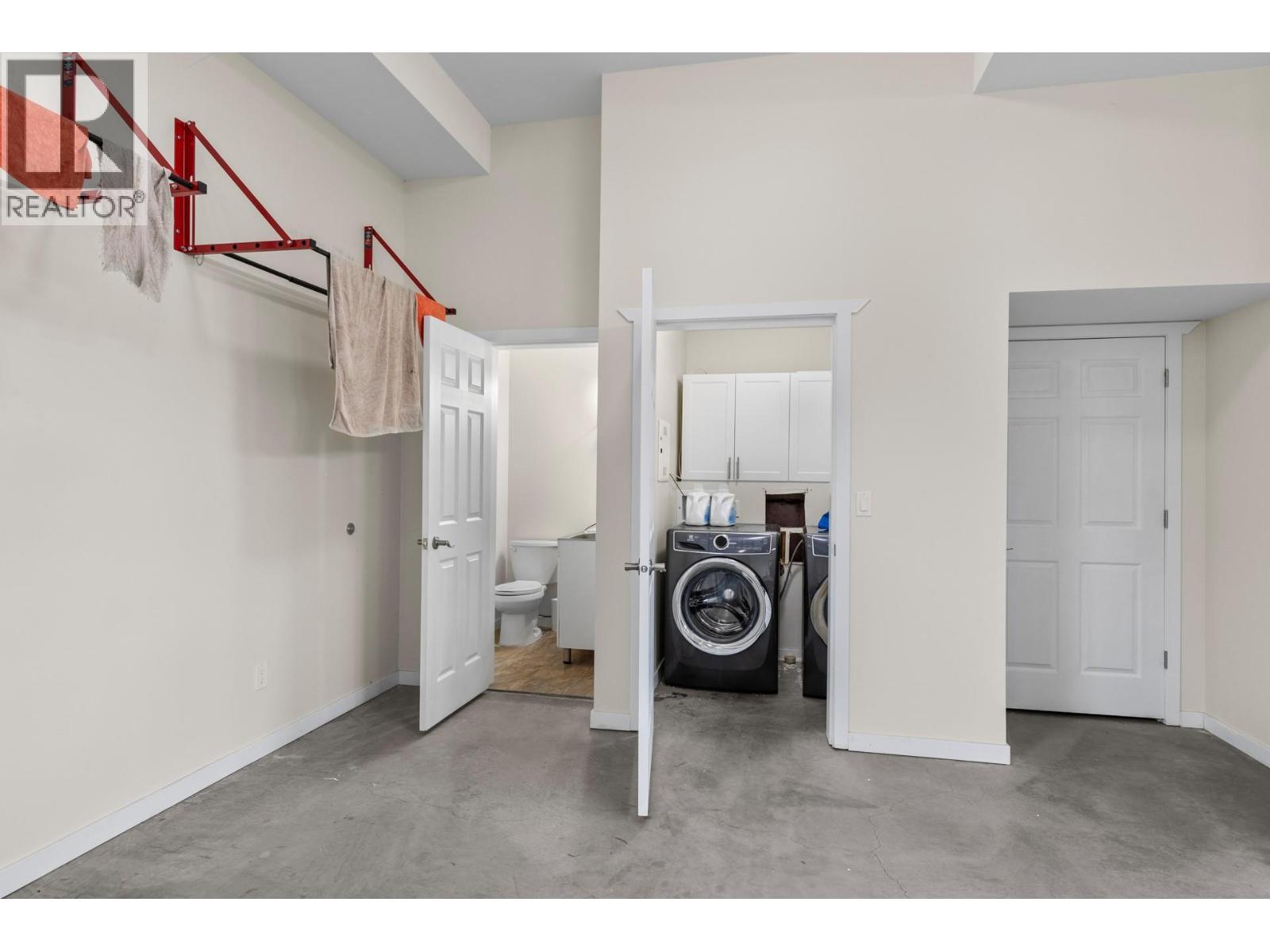 2338 Hwy 3, Cawston, BC - Indoor Photo Showing Laundry Room