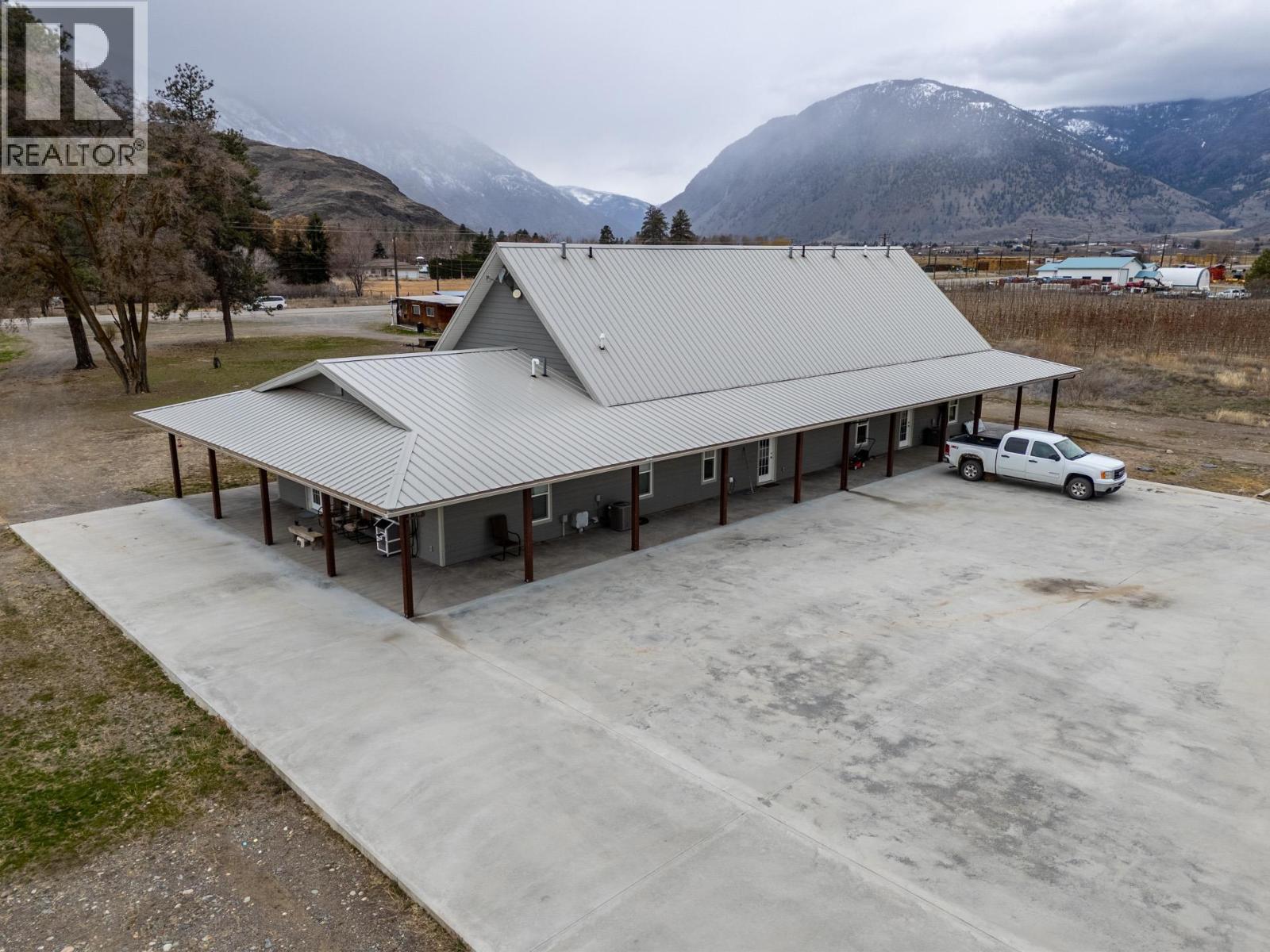 2338 Hwy 3, Cawston, BC - Outdoor