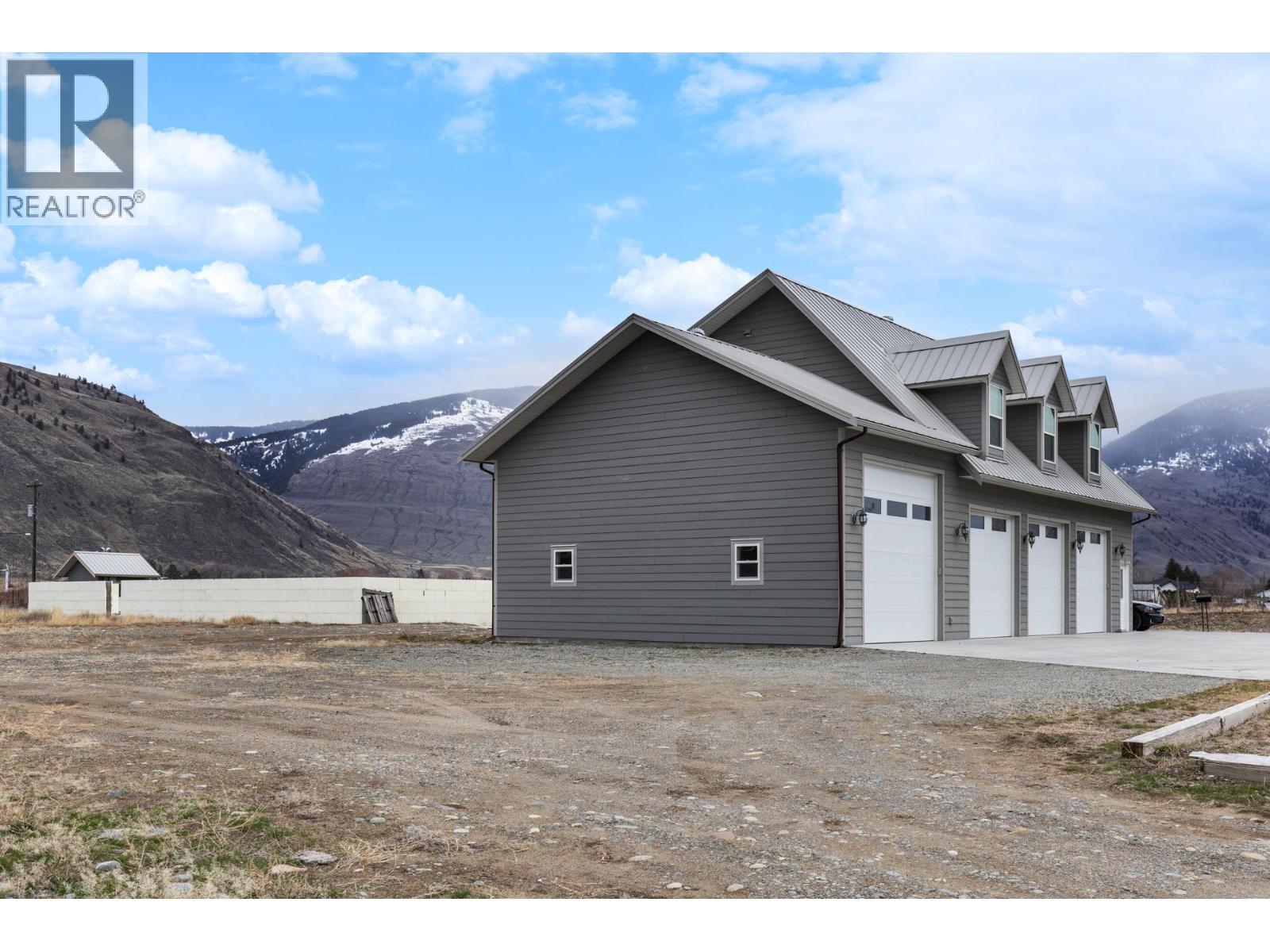 2338 Hwy 3, Cawston, BC - Outdoor
