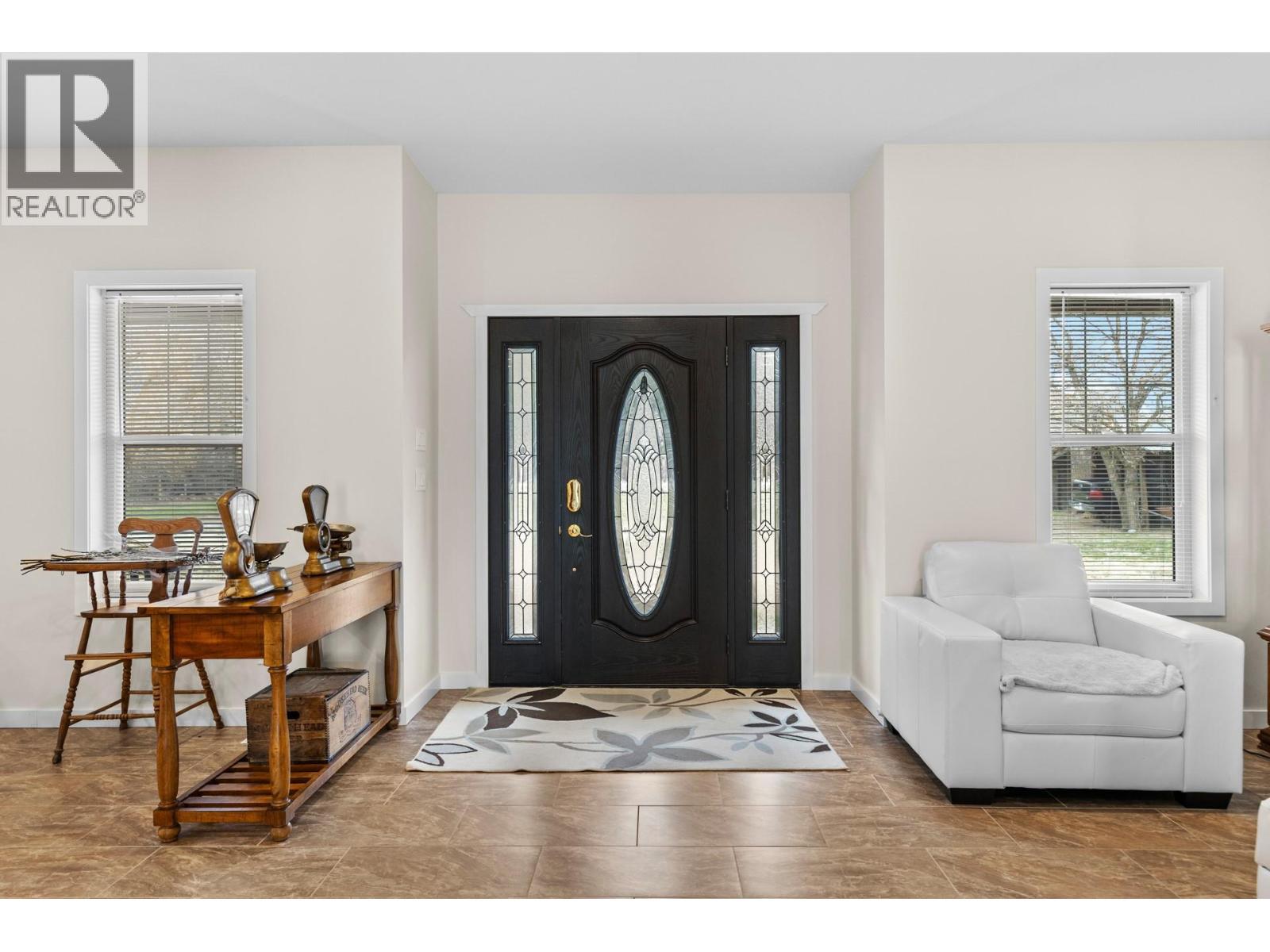 2338 Hwy 3, Cawston, BC - Indoor