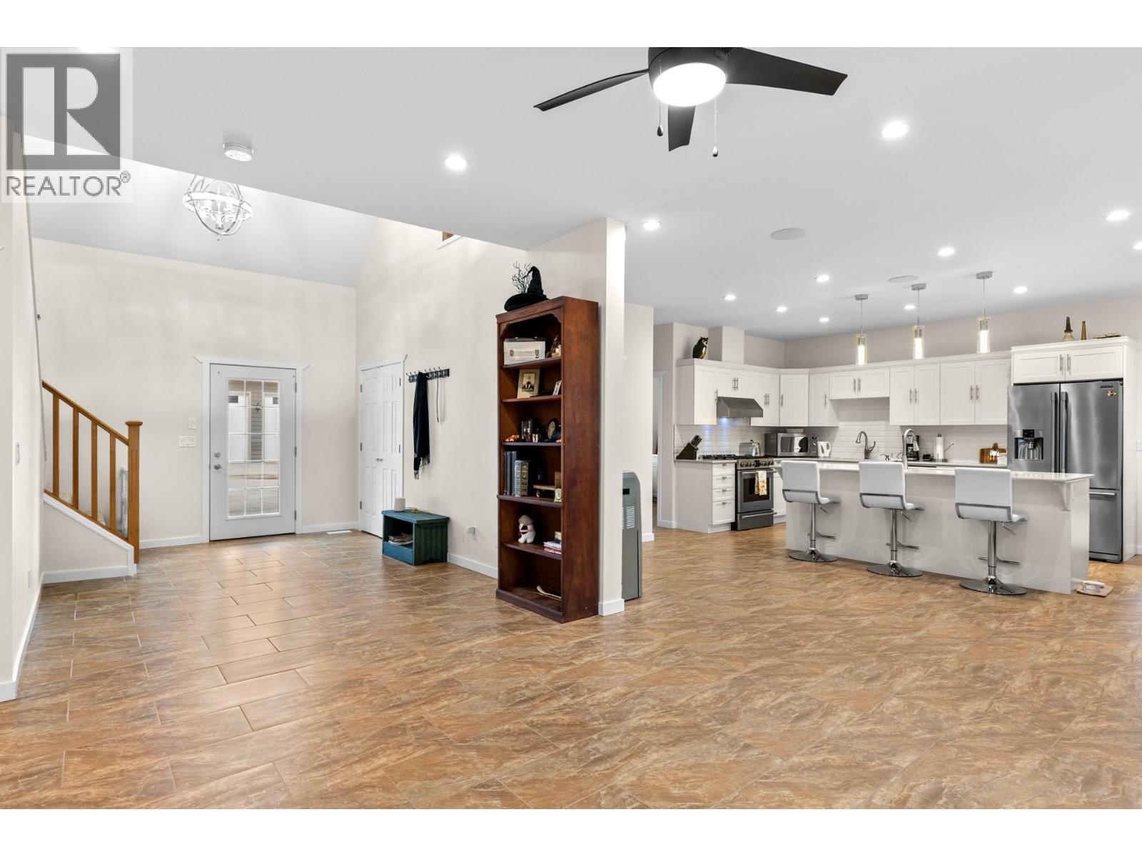 2338 Hwy 3, Cawston, BC - Indoor