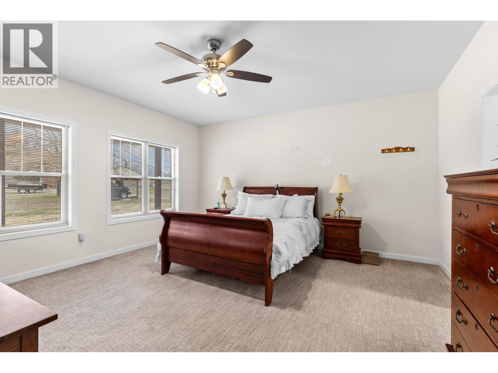 2338 Hwy 3, Cawston, BC - Indoor Photo Showing Bedroom