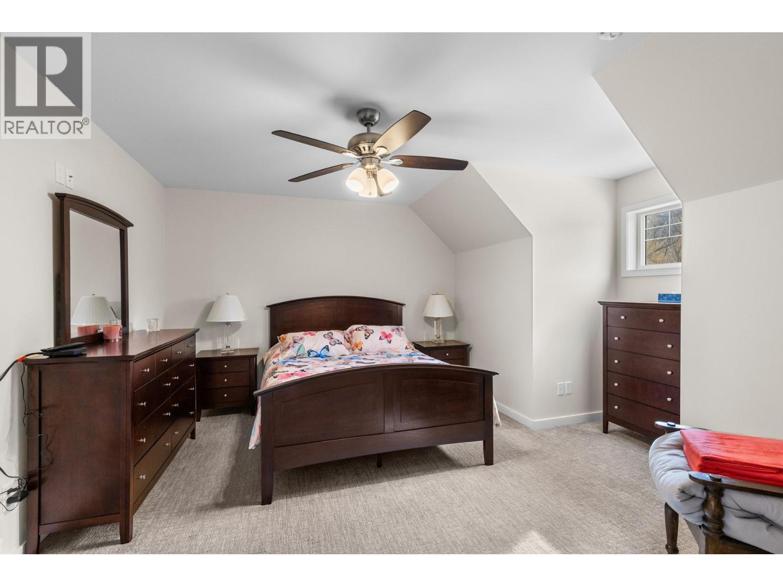 2338 Hwy 3, Cawston, BC - Indoor Photo Showing Bedroom