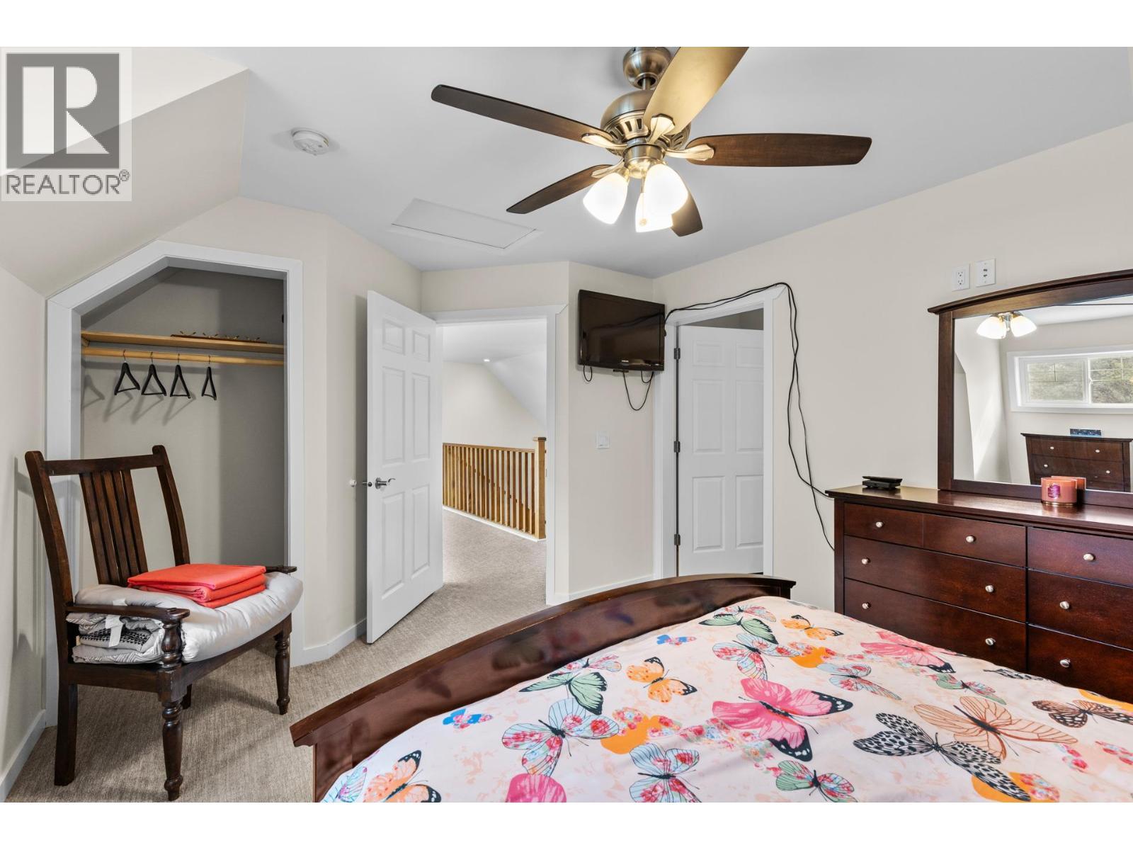 2338 Hwy 3, Cawston, BC - Indoor Photo Showing Bedroom