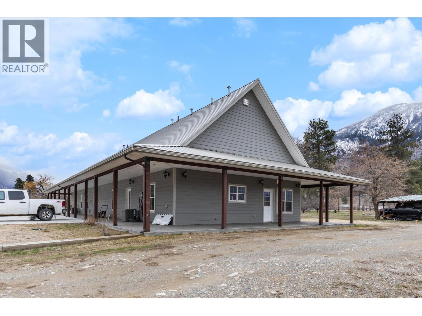 2338 Hwy 3, Cawston, BC - Outdoor