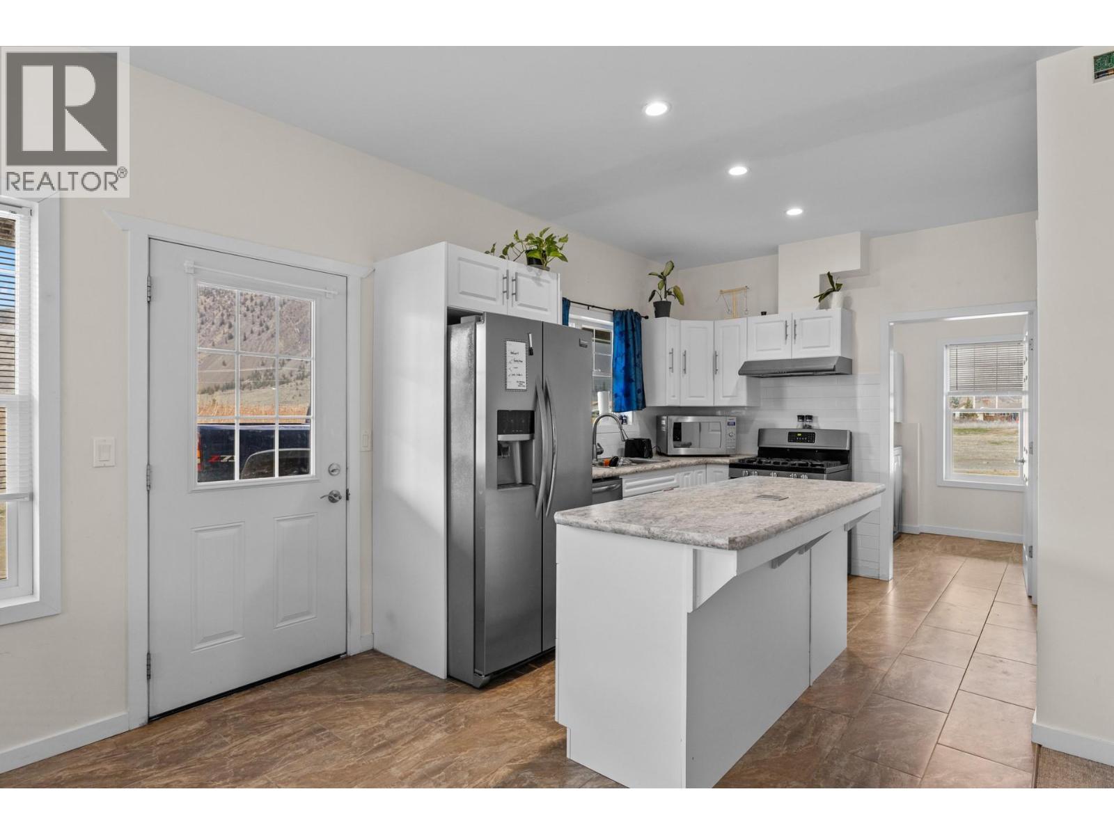 2338 Hwy 3, Cawston, BC - Indoor Photo Showing Kitchen
