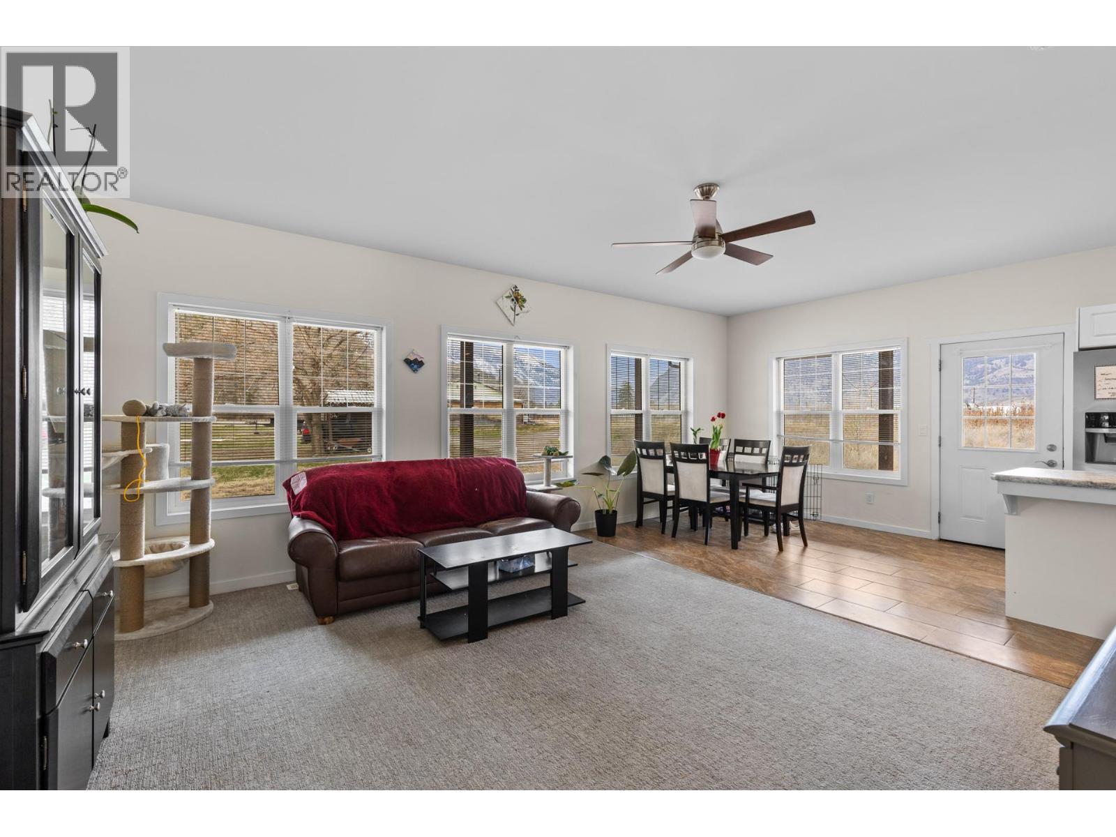 2338 Hwy 3, Cawston, BC - Indoor