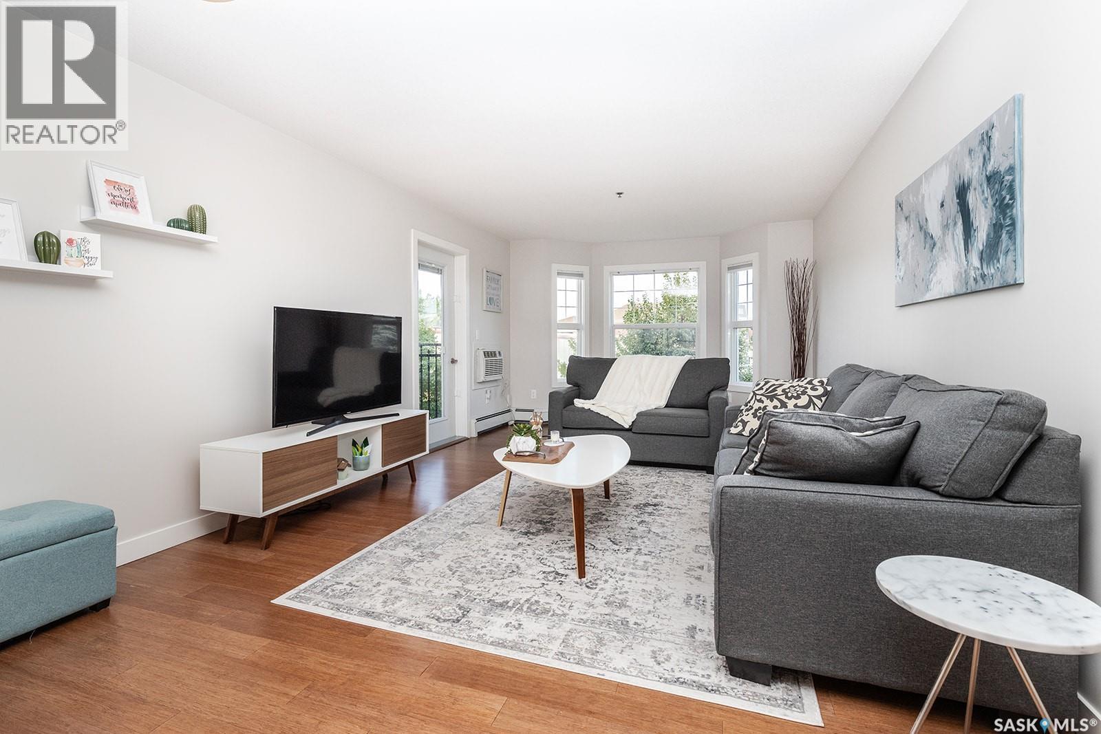 208B 415 Hunter Road, Saskatoon, SK - Indoor Photo Showing Living Room