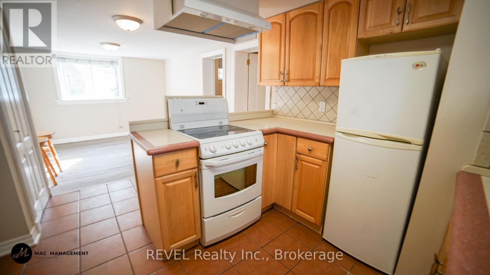 Lower - 31 Philip Street, St. Catharines (Oakdale), ON - Indoor Photo Showing Kitchen