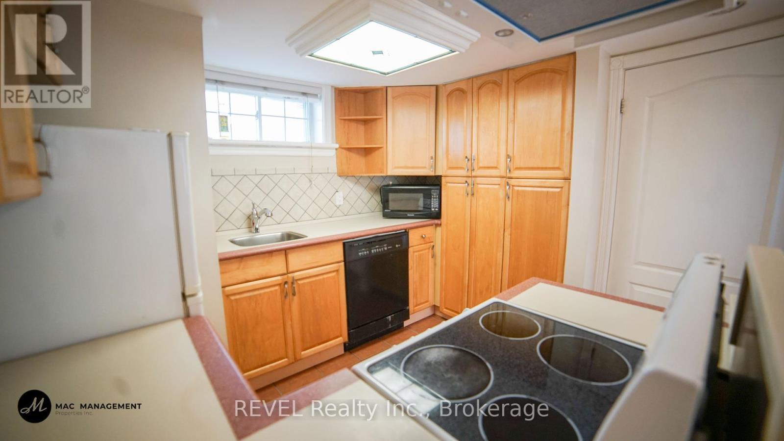 Lower - 31 Philip Street, St. Catharines (Oakdale), ON - Indoor Photo Showing Kitchen