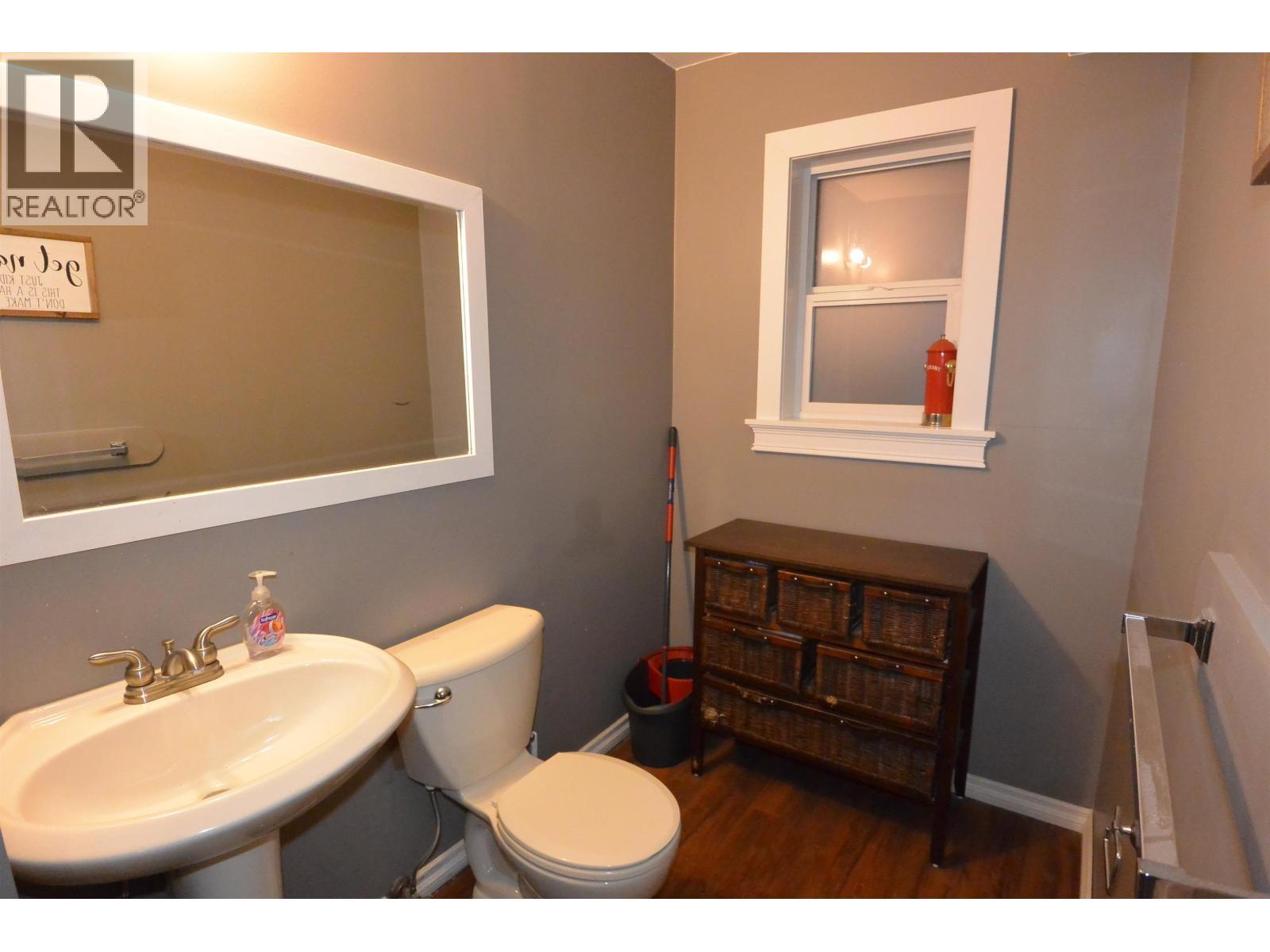 3020 Nadina Way, Houston, BC - Indoor Photo Showing Bathroom