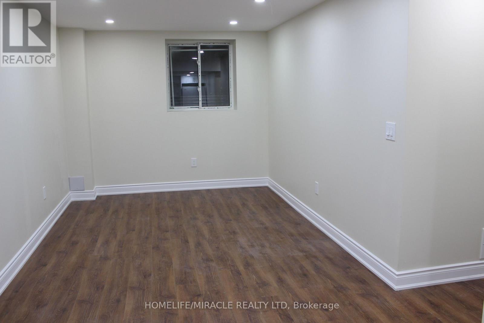 B - 323 Falling Green Crescent, Kitchener, ON - Indoor Photo Showing Other Room