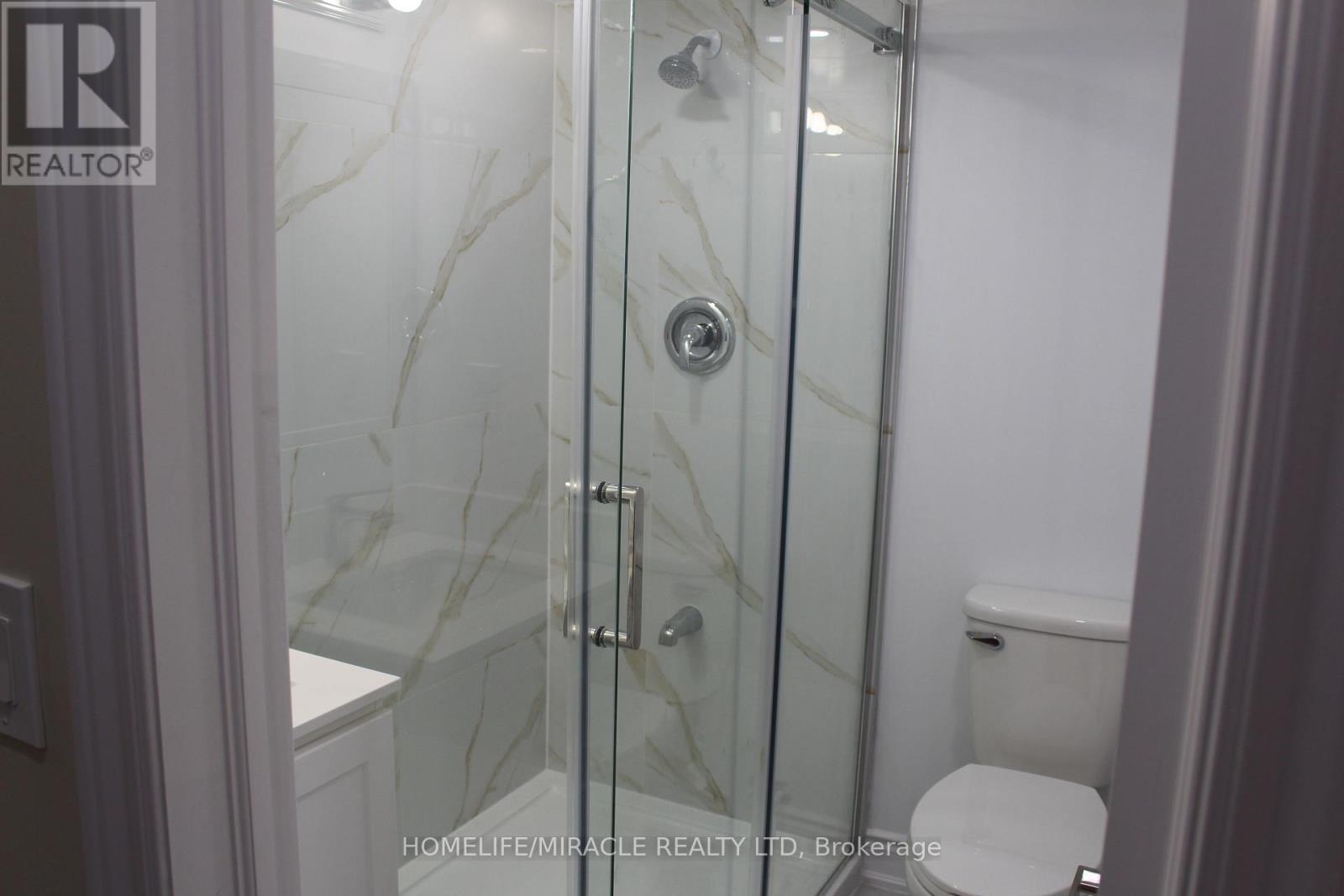 B - 323 Falling Green Crescent, Kitchener, ON - Indoor Photo Showing Bathroom