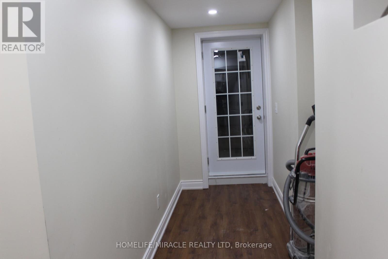 B - 323 Falling Green Crescent, Kitchener, ON - Indoor Photo Showing Other Room