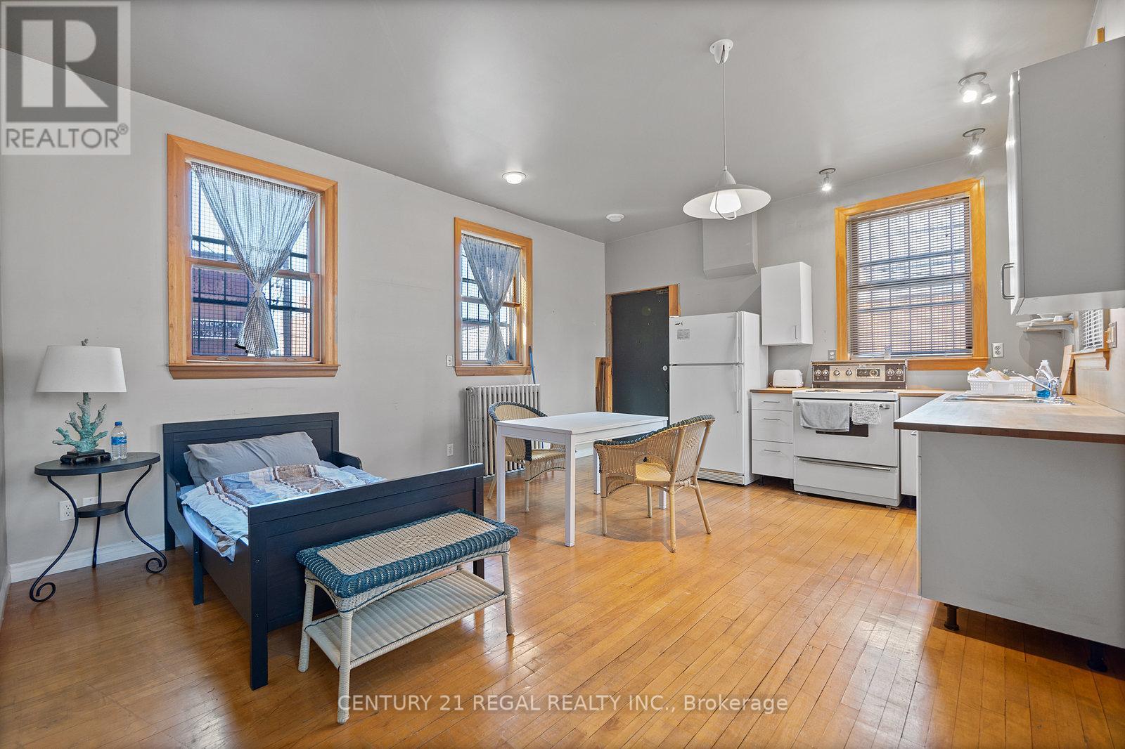 Studio Apartment - 239 King Street E, Hamilton, ON