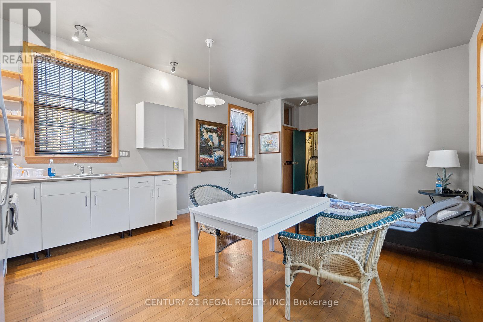 Studio Apartment - 239 King Street E, Hamilton, ON