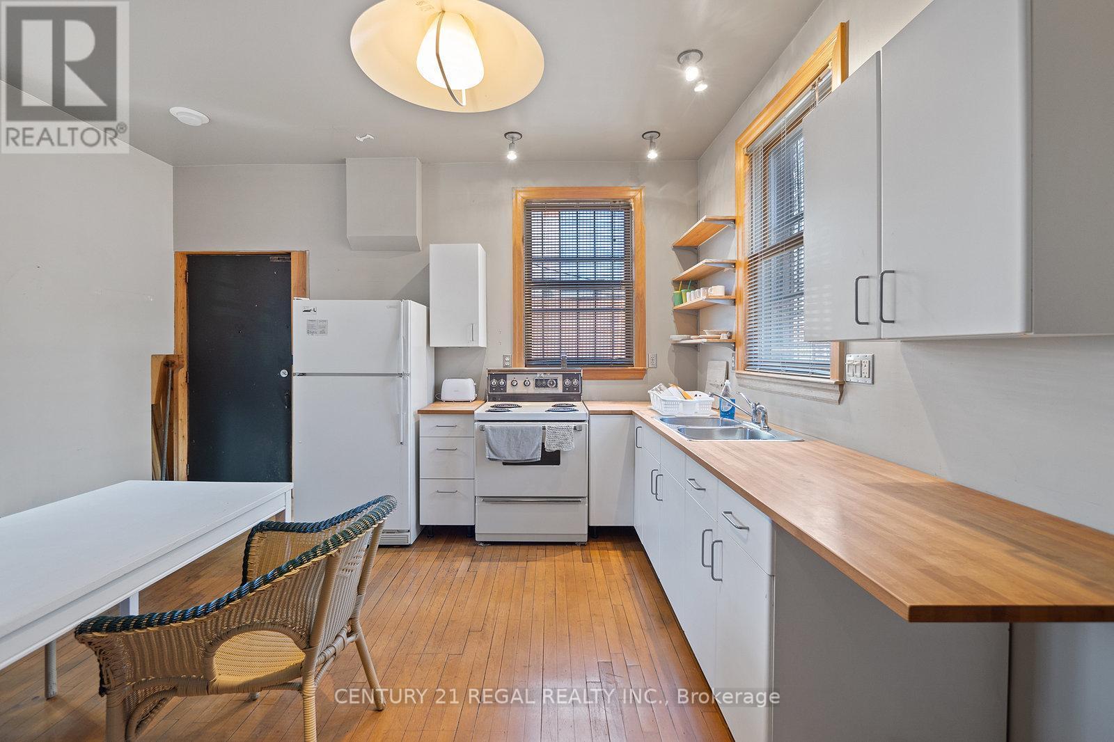 Studio Apartment - 239 King Street E, Hamilton, ON