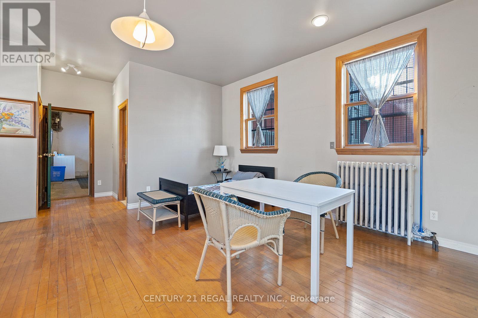 Studio Apartment - 239 King Street E, Hamilton, ON