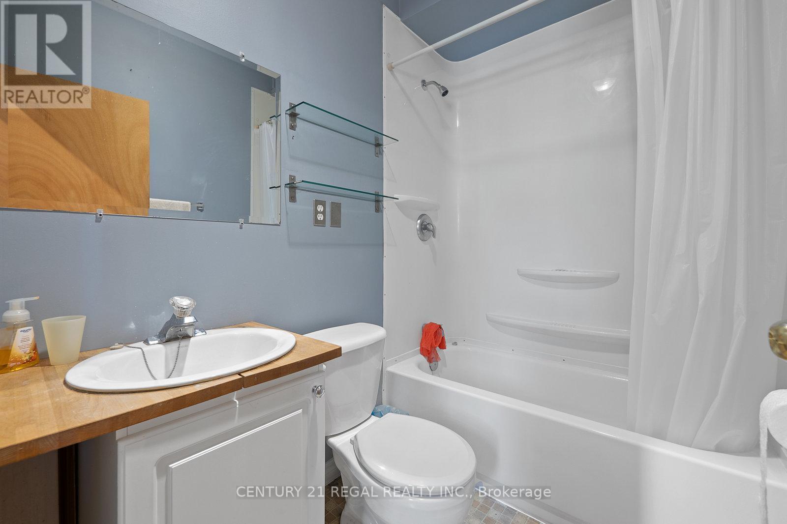 Studio Apartment - 239 King Street E, Hamilton, ON