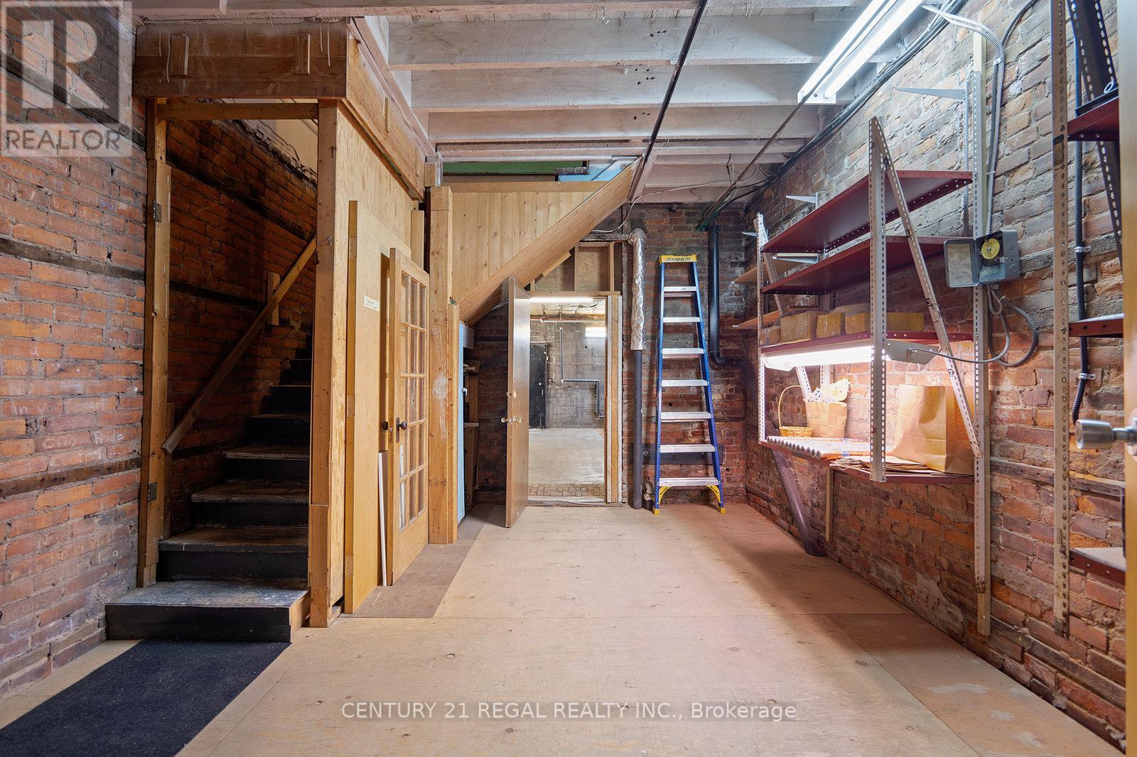 Hallway - 239 King Street E, Hamilton, ON