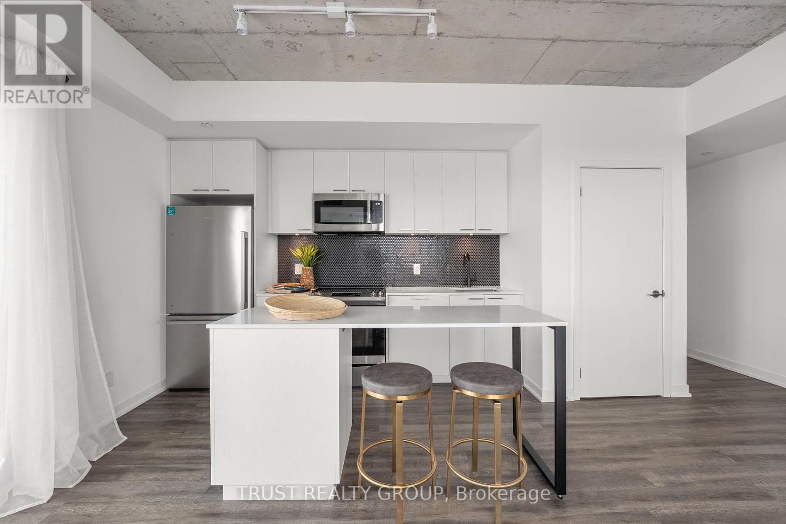 911 - 1808 St. Clair Avenue W, Toronto, ON - Indoor Photo Showing Kitchen