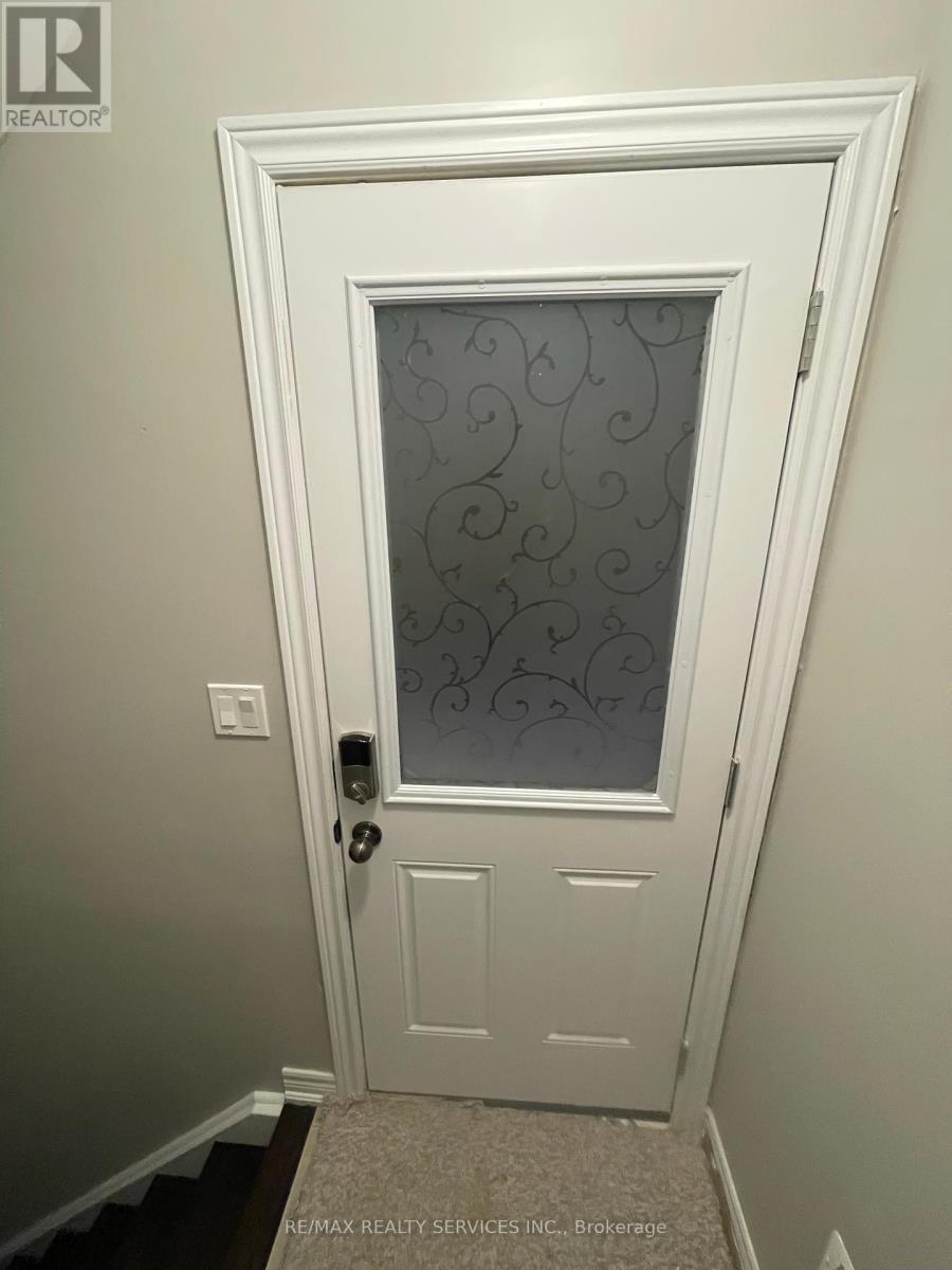 34 Ebury (Lower) Drive, Brampton, ON - Indoor Photo Showing Other Room