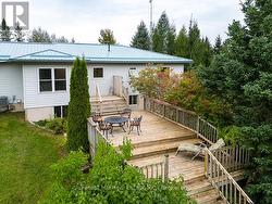 Spacious tiered back deck -