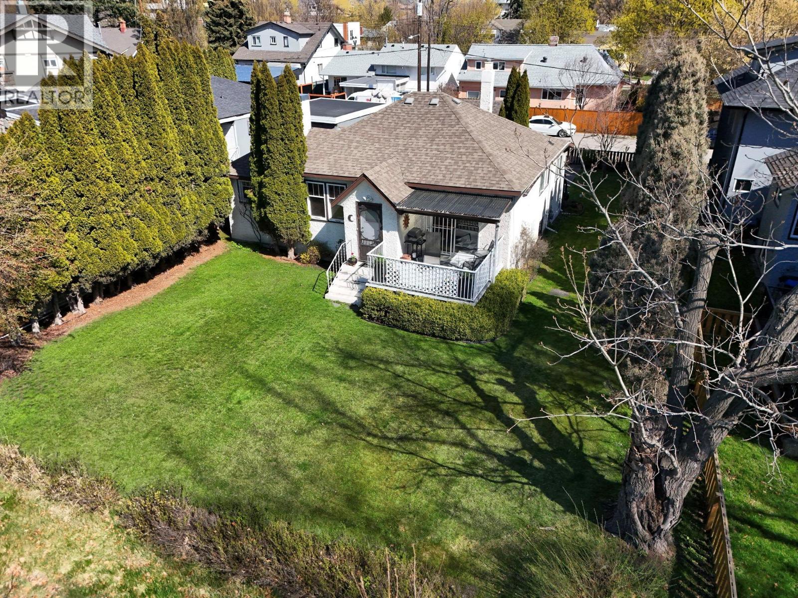 1830 Riverside Avenue, Kelowna, BC - Outdoor
