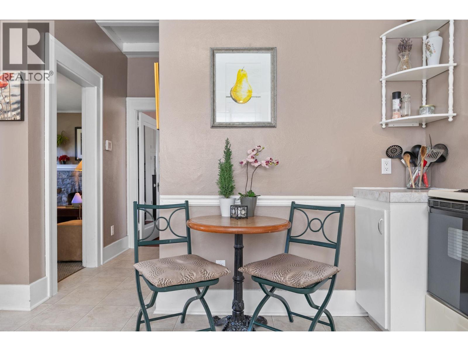 1830 Riverside Avenue, Kelowna, BC - Indoor Photo Showing Dining Room