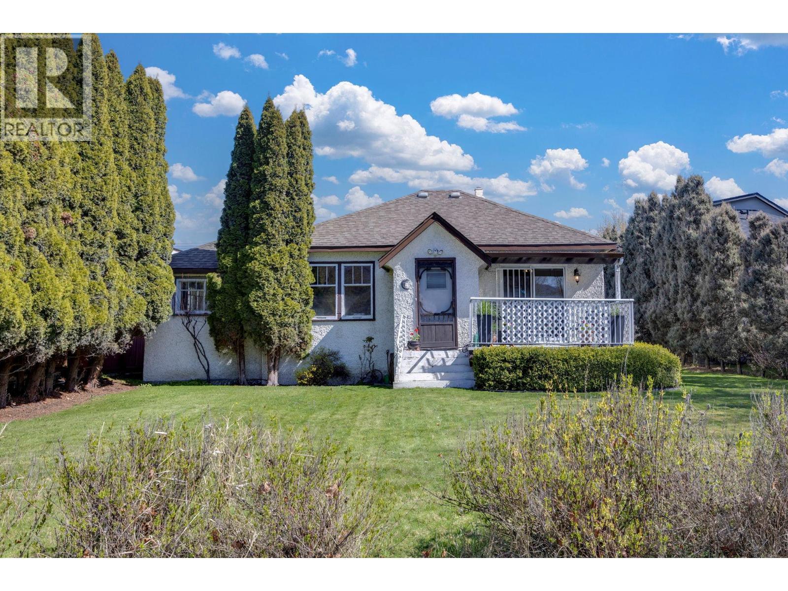 1830 Riverside Avenue, Kelowna, BC - Outdoor With Deck Patio Veranda
