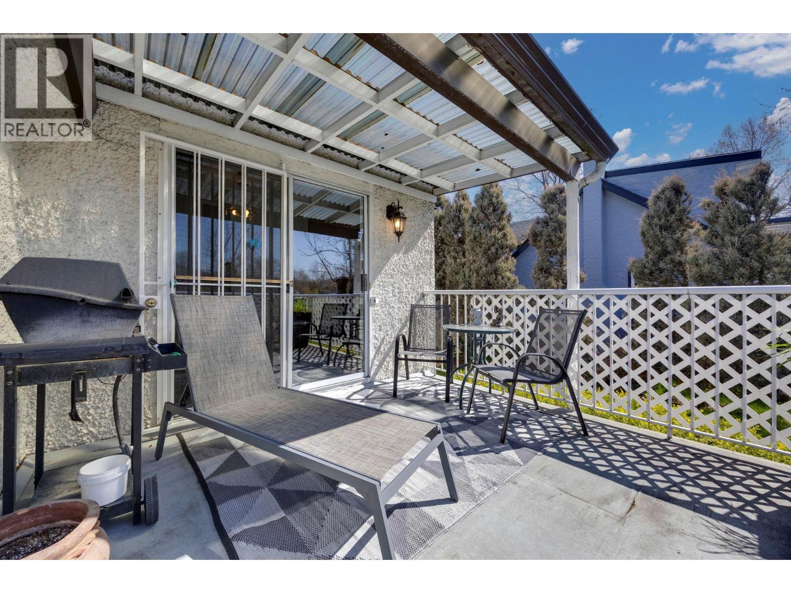 1830 Riverside Avenue, Kelowna, BC - Outdoor With Deck Patio Veranda
