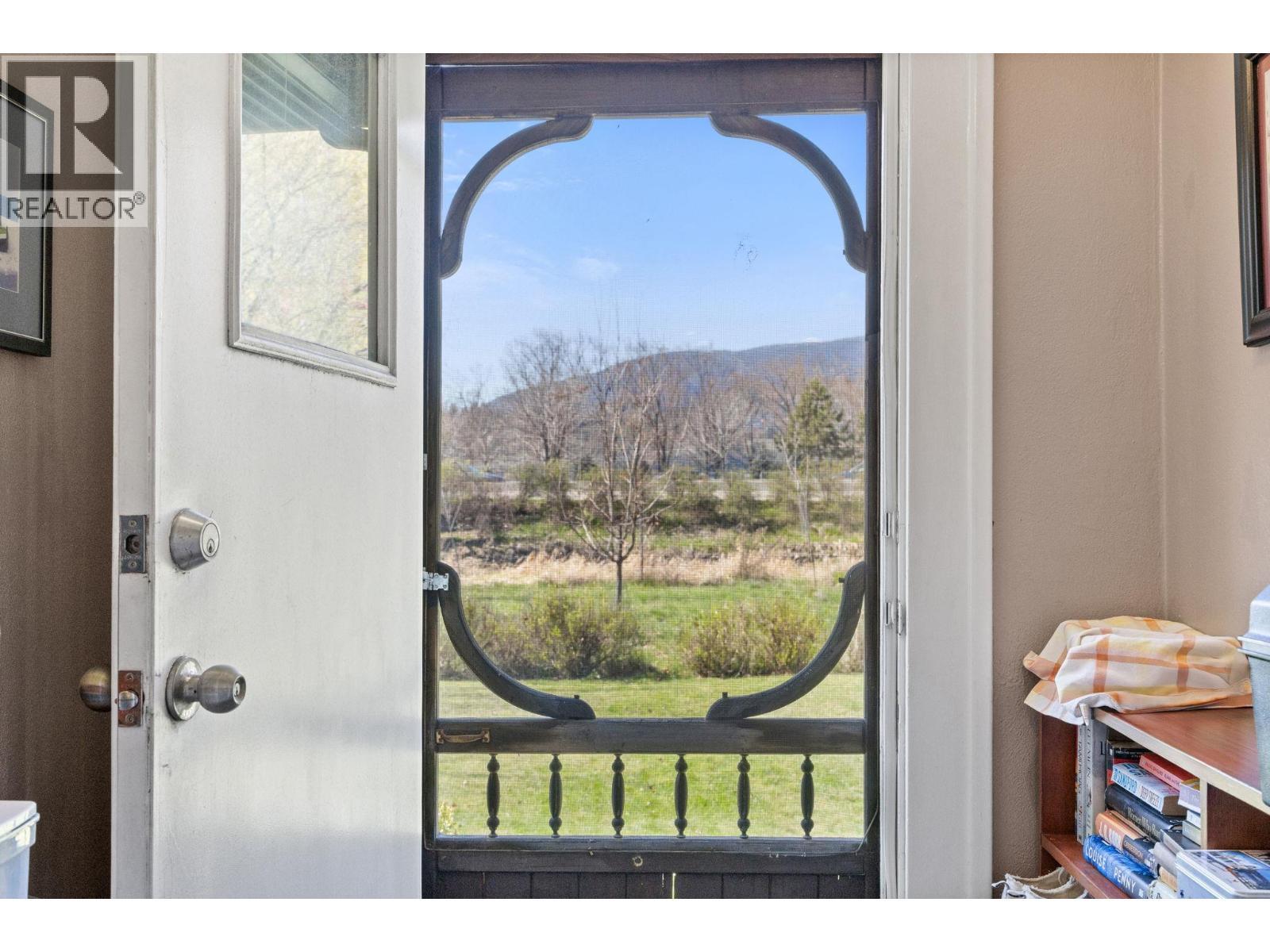 1830 Riverside Avenue, Kelowna, BC - Indoor Photo Showing Other Room