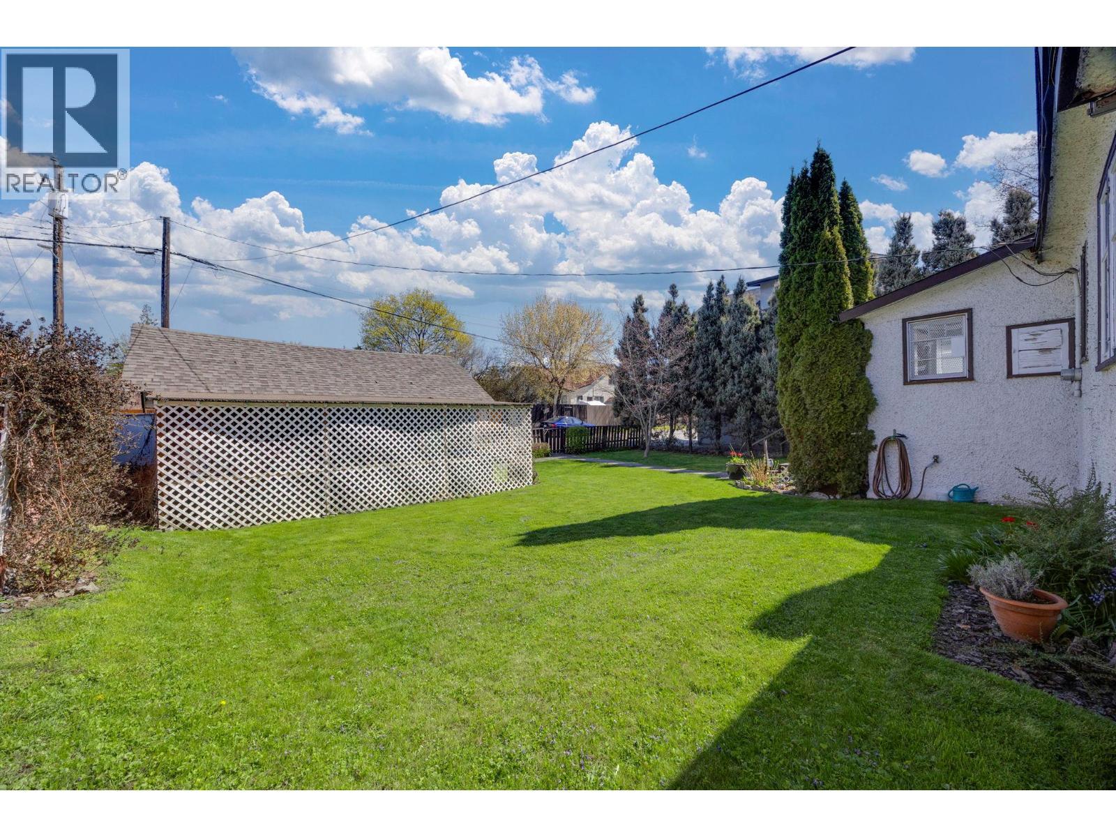1830 Riverside Avenue, Kelowna, BC - Outdoor