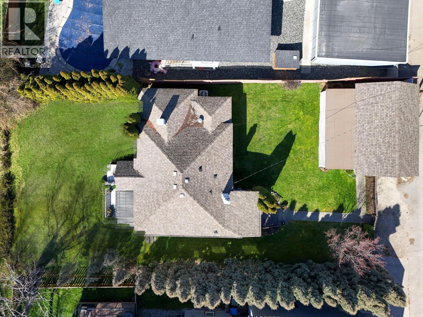 1830 Riverside Avenue, Kelowna, BC - Outdoor