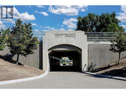 Walking distance to City Park -